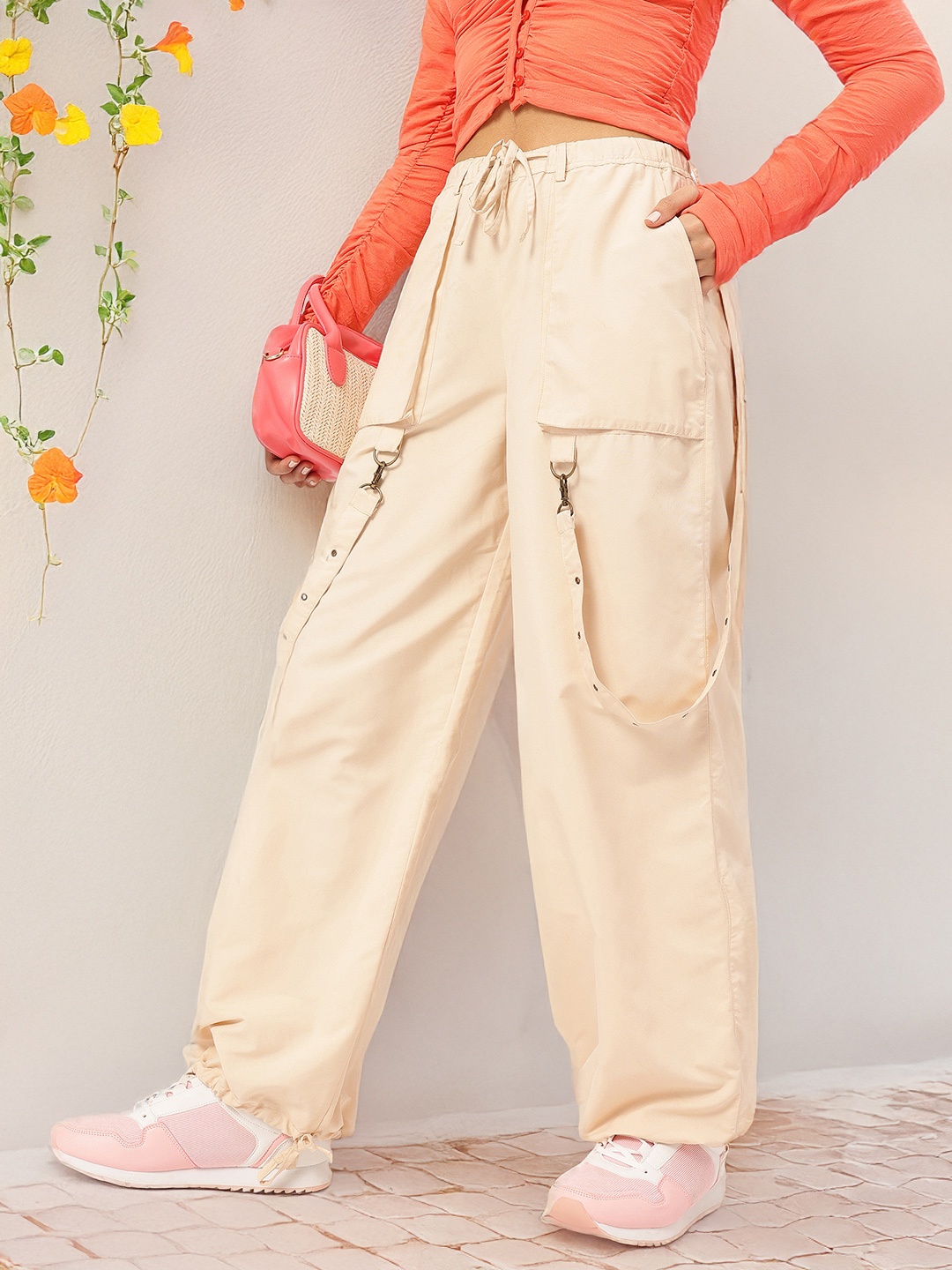 

DressBerry Effortlessly Chic Women Cargo Style Relaxed Joggers, Beige