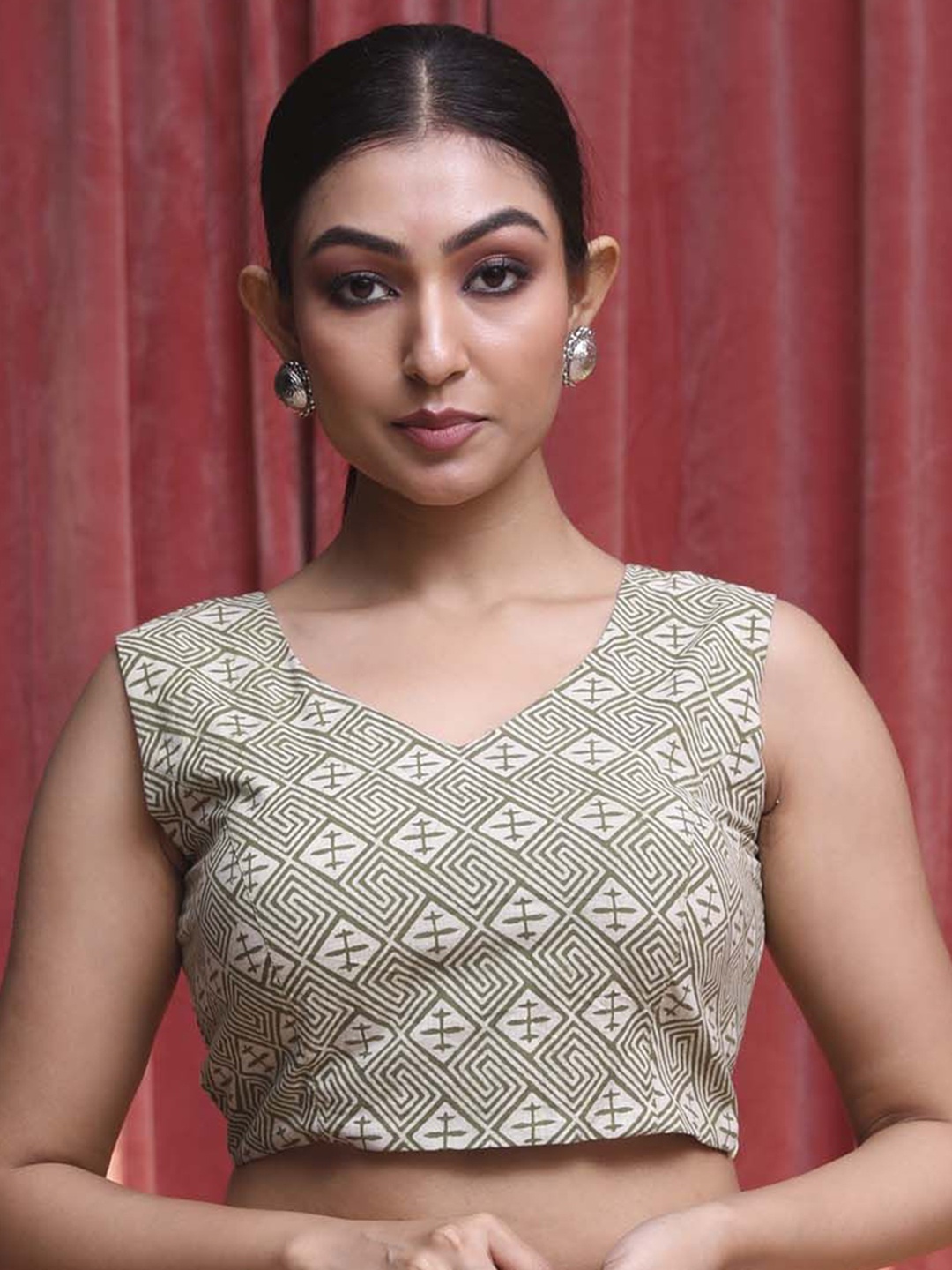 

Indethnic Printed Cotton V Neck Sleeveless Saree Blouse, Green