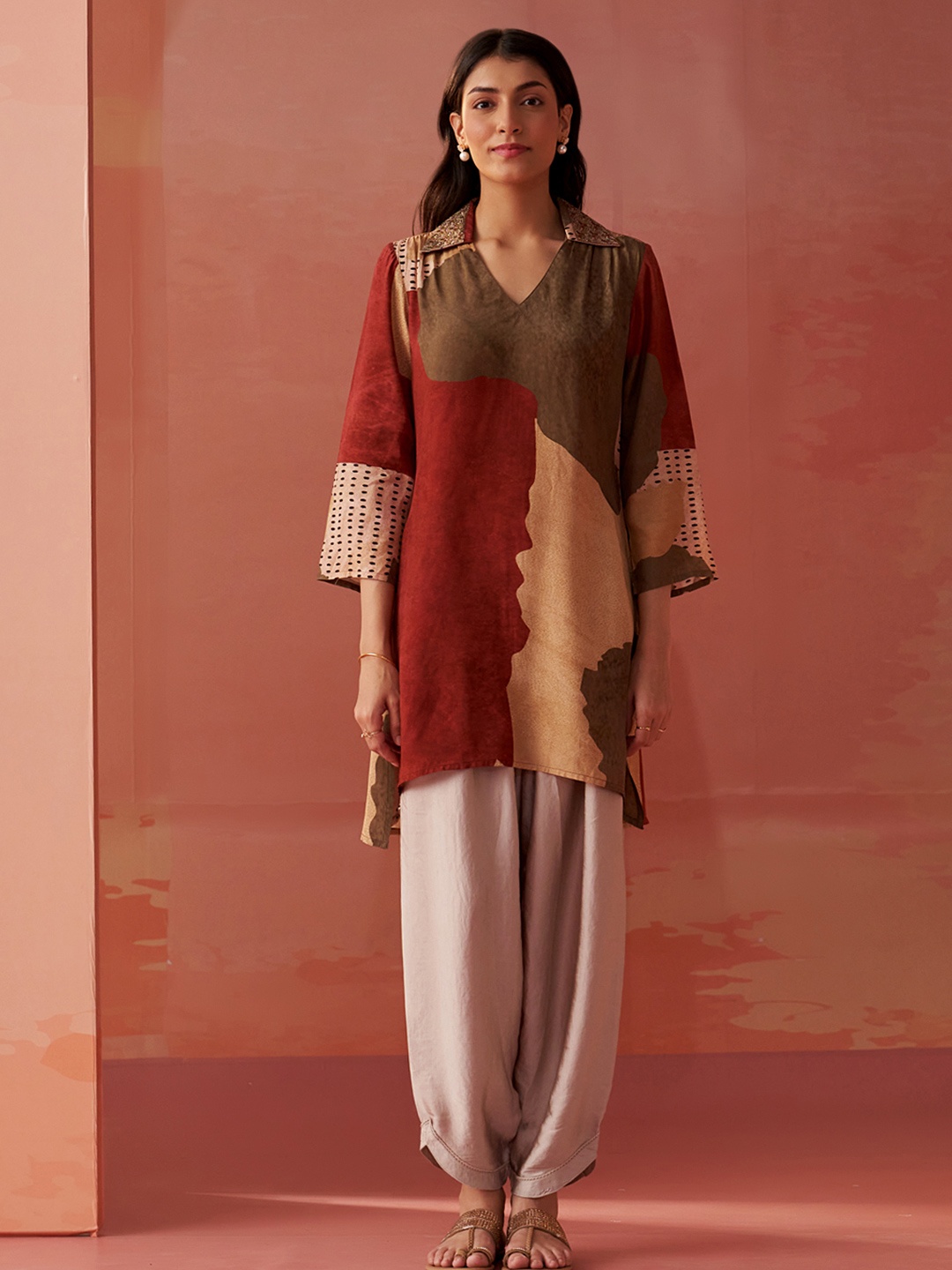 

Lakshita Printed Thread Work Kurta, Olive