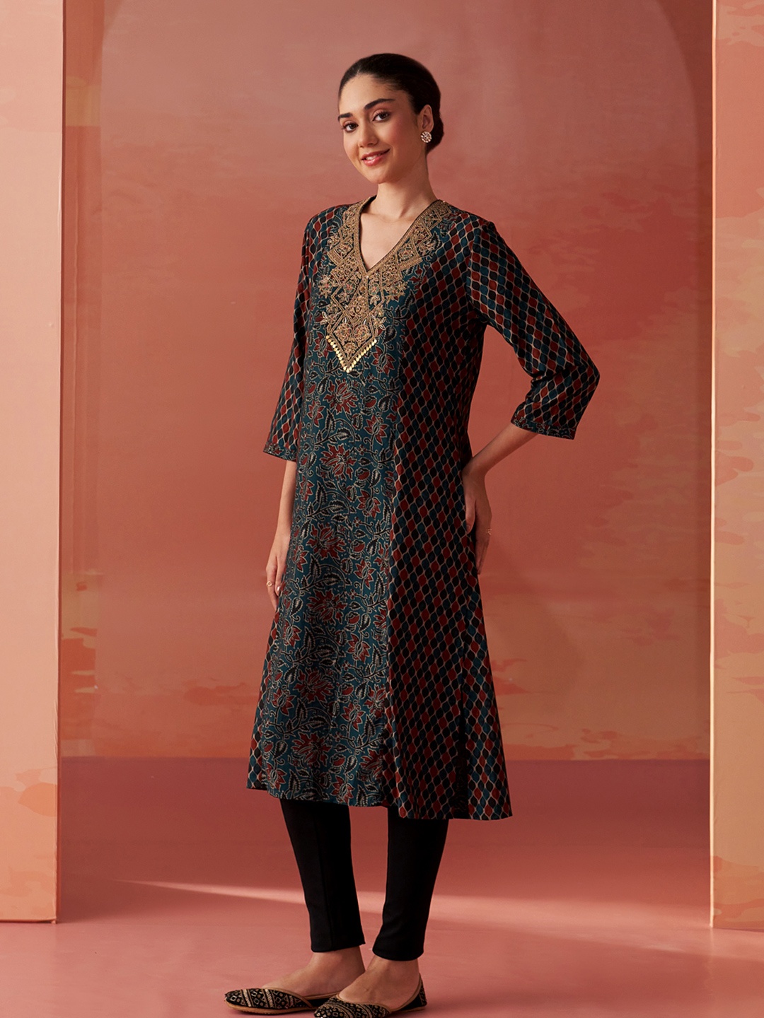 

Lakshita Floral Yoke Design Thread Work Kurta, Teal