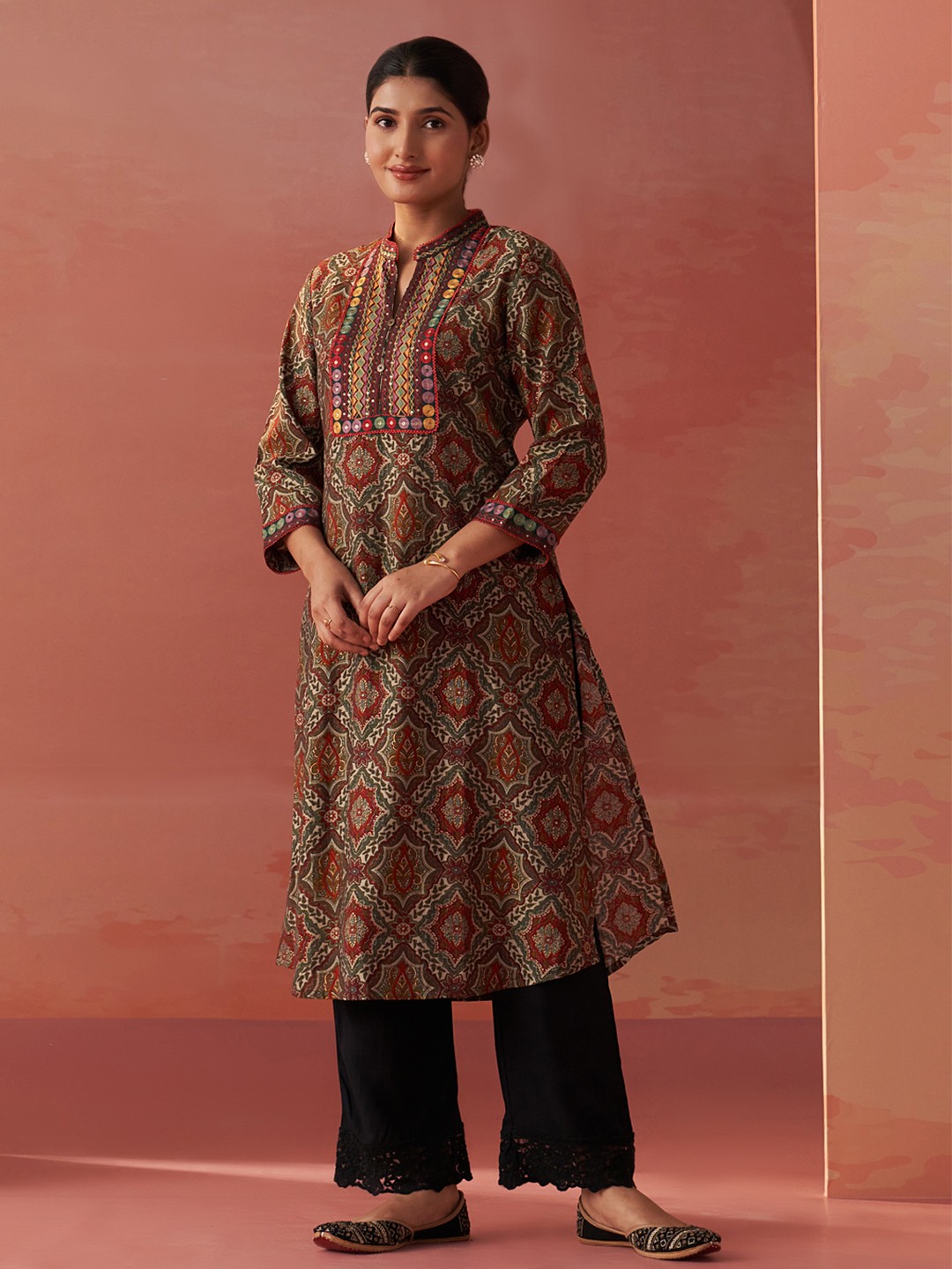 

Lakshita Women Geometric Thread Work Kurta, Beige