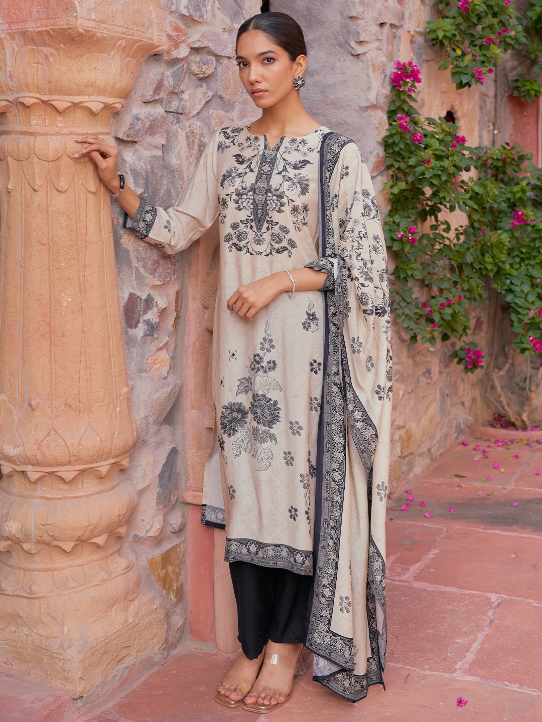 

Libas Women Floral Printed Regular Kurta with Trousers & With Dupatta, White