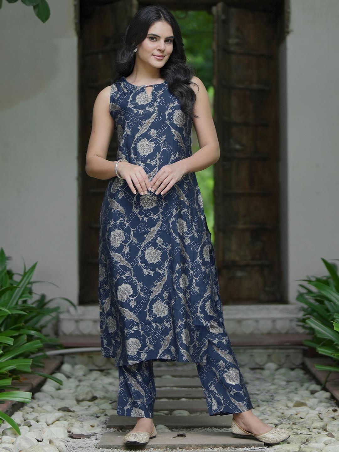

Libas Women Floral Printed Regular Kurta with Trousers, Blue