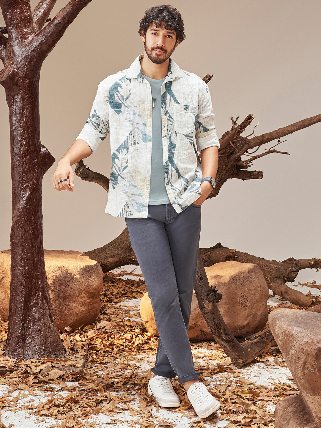 

Crimsoune Club Men Classic Slim Fit Faded Opaque Faded Casual Shirt, Green