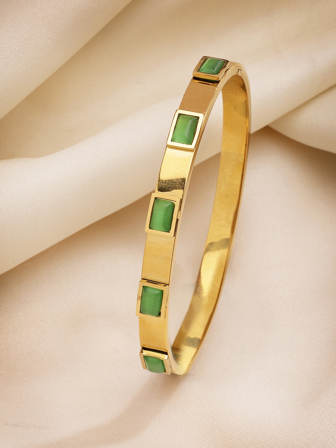 

Bohey by KARATCART Women Gold-Plated Bangle-Style Bracelet, Green