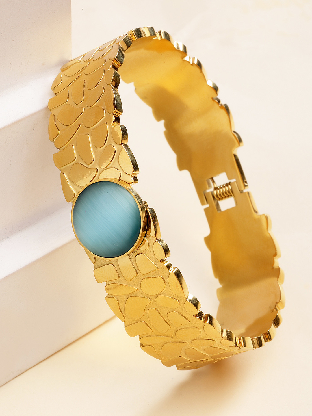 

Bohey by KARATCART Women Gold-Plated Bangle-Style Bracelet, Blue