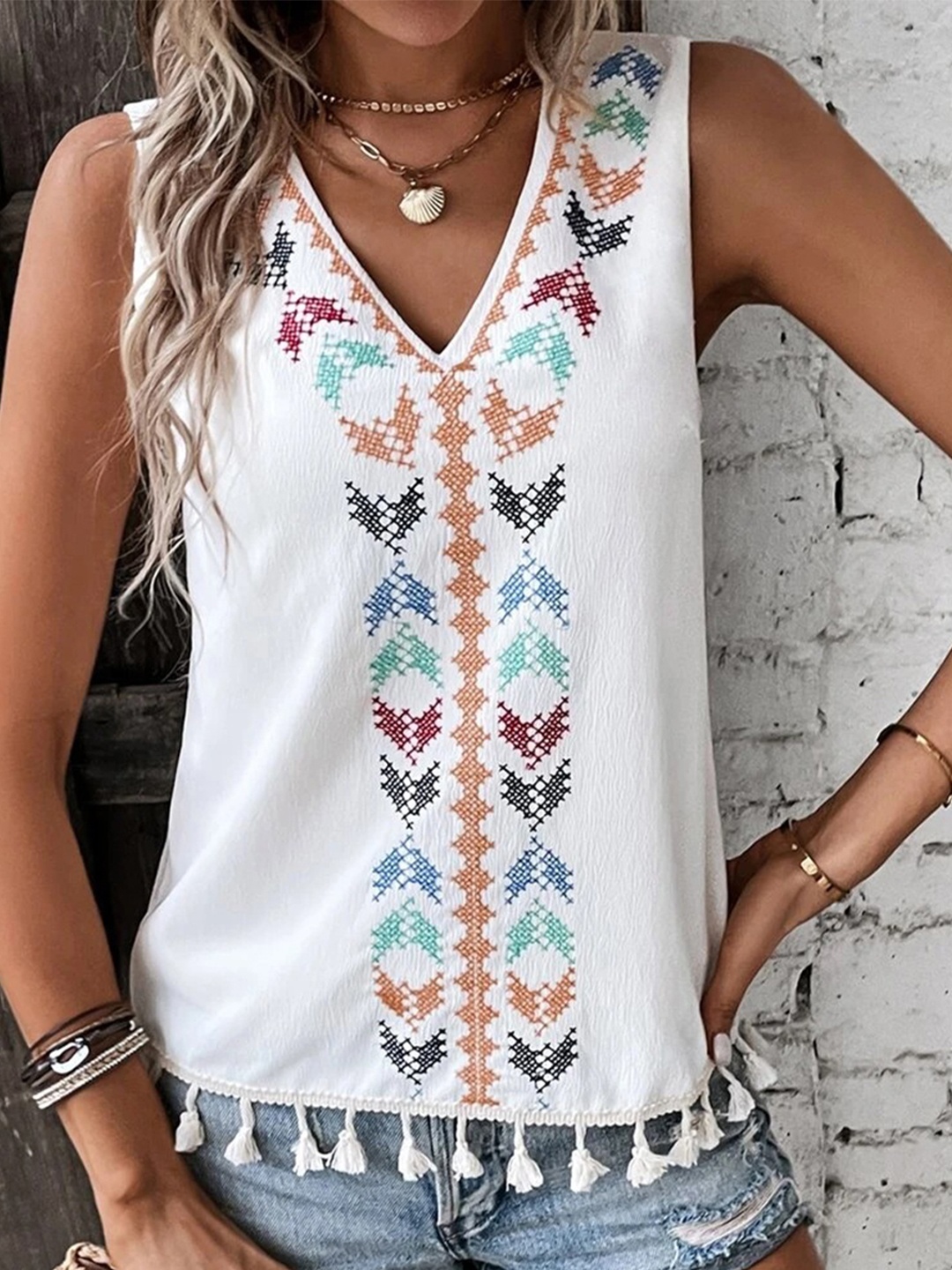 

HERE&NOW Embroidered V-Neck Top, White