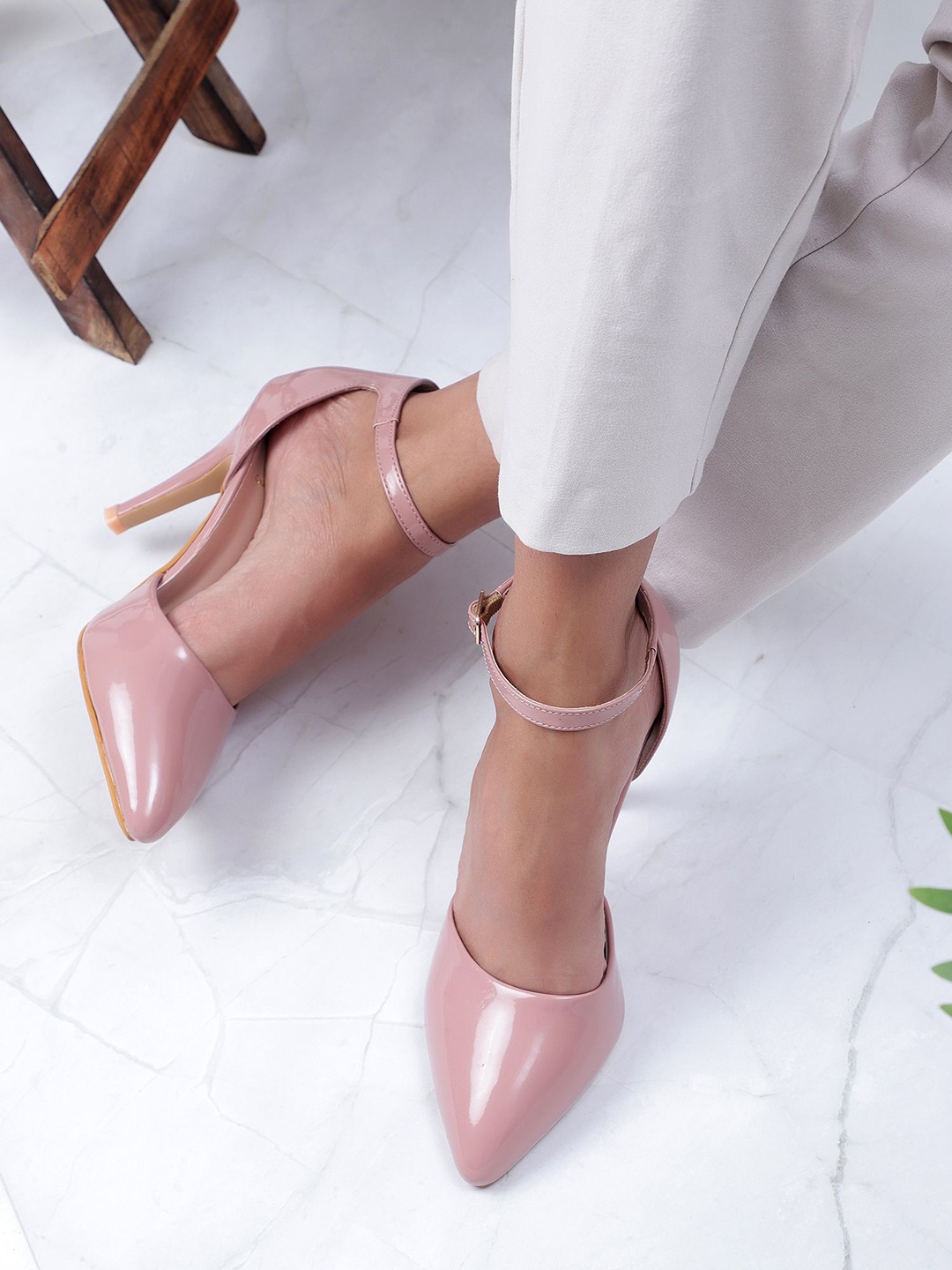 

Carlton London Stiletto Heeled Pumps, Peach