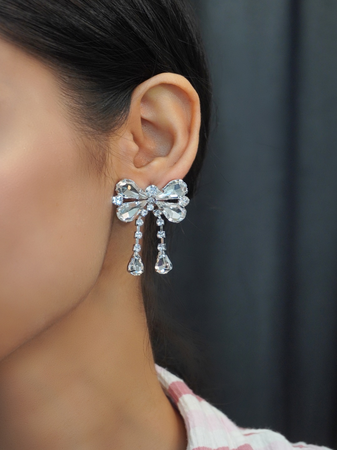 

Niscka Contemporary Studs Earrings, White
