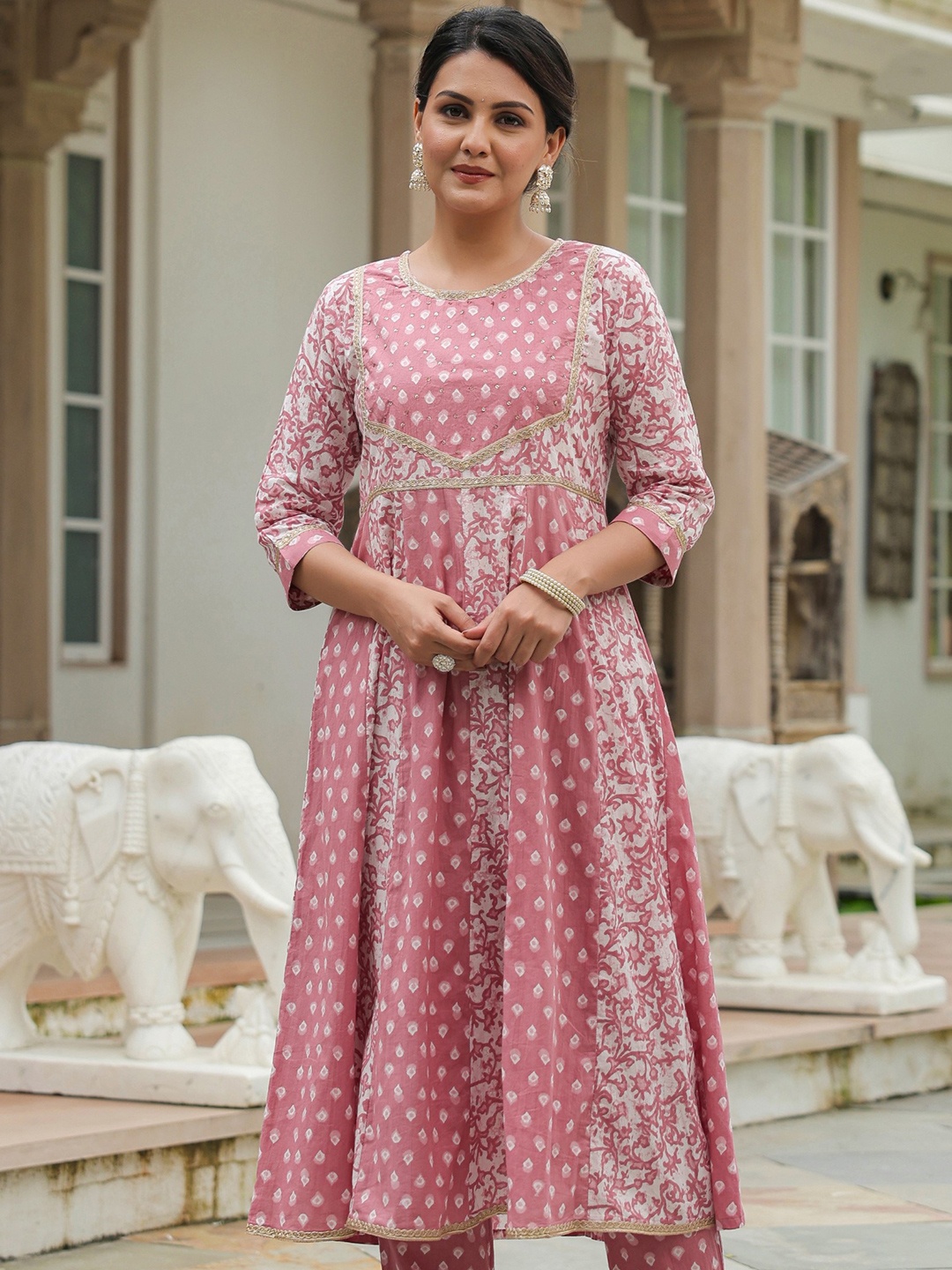 

Aramya Women Ethnic Motifs Printed Panelled Sequinned Pure Cotton Kurta with Trousers, Pink