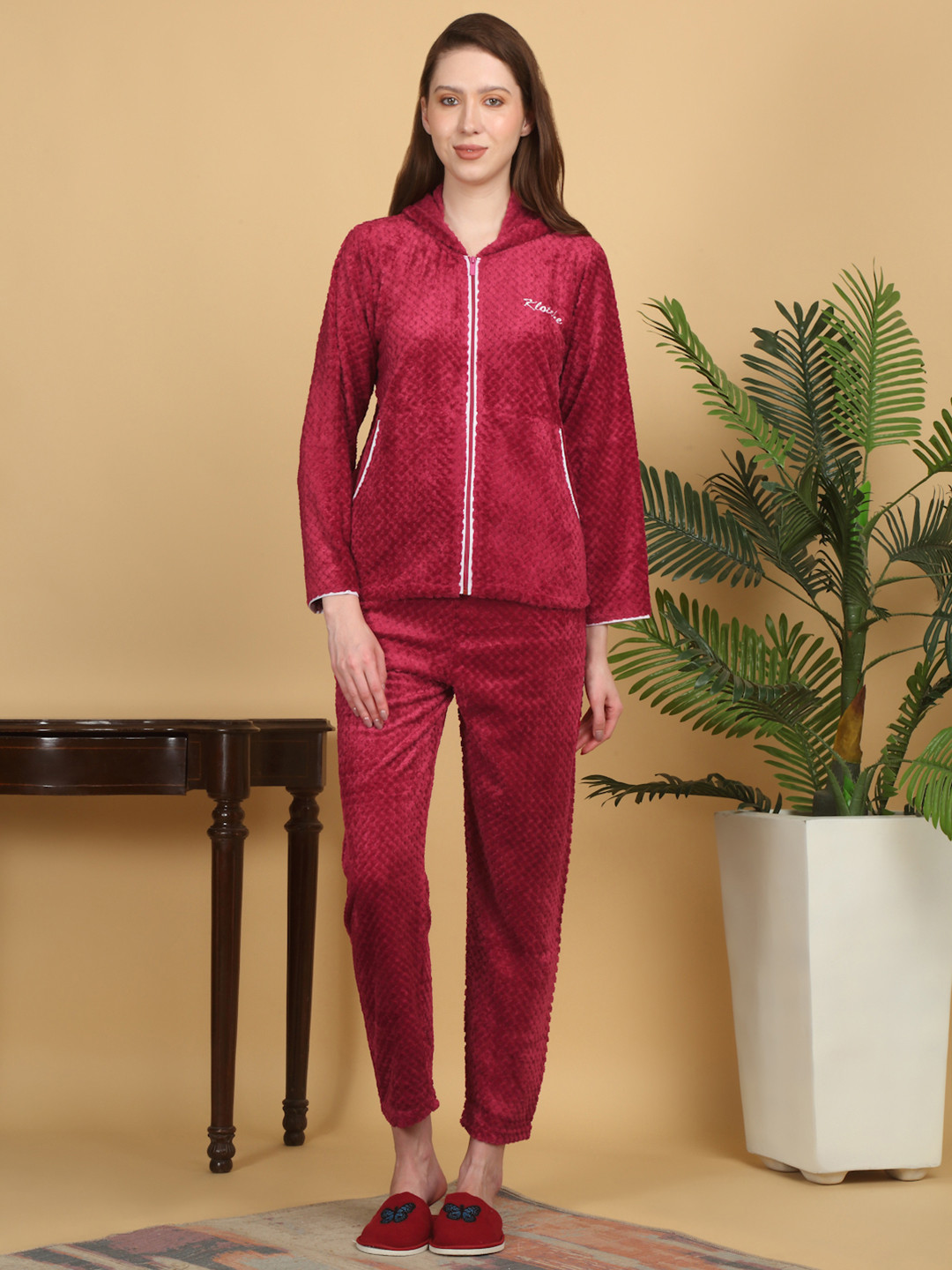 

KLOTTHE Women Night suit, Red