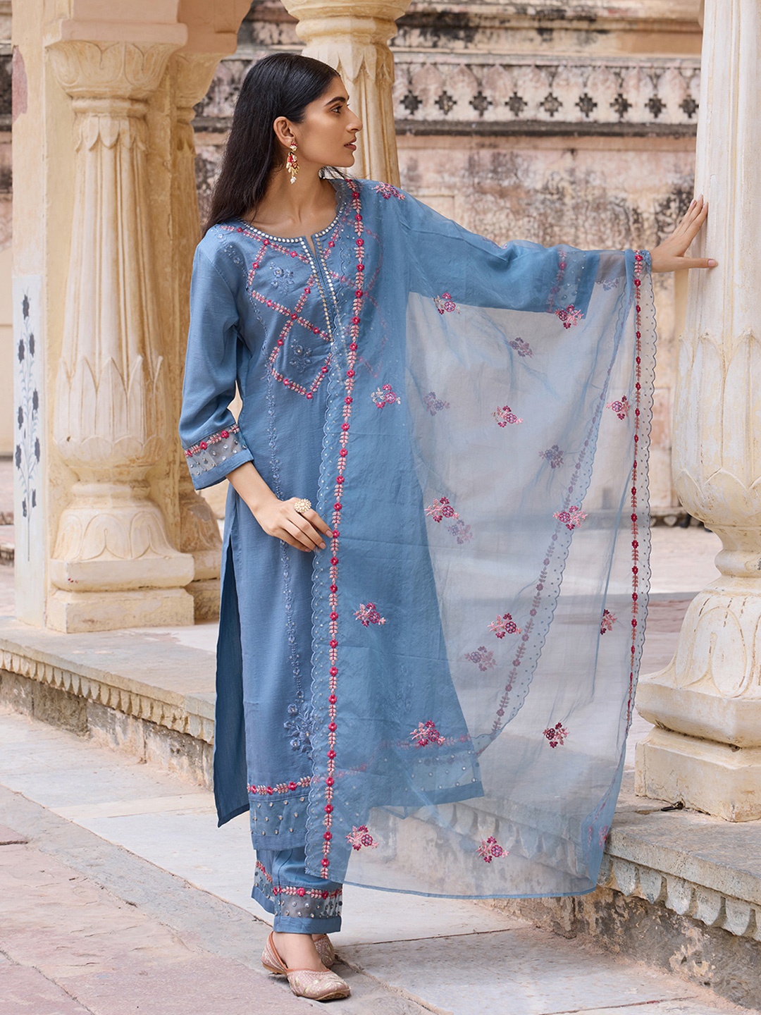 

AHIKA Women Floral Embroidered Regular Thread Work Kurta with Trousers & With Dupatta, Blue