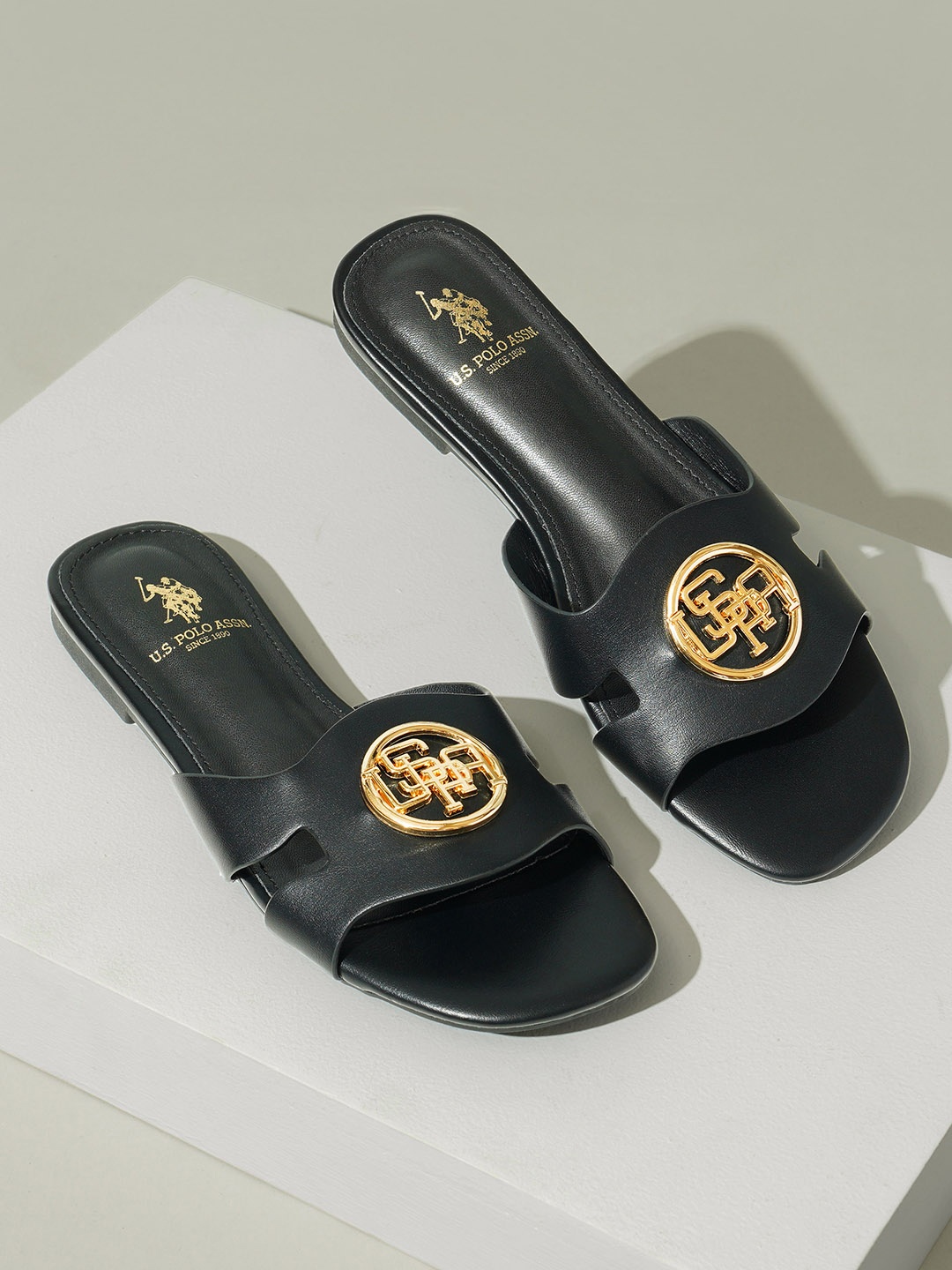 

U.S. Polo Assn. PERLA Women Embellished Open Toe Flats, Black