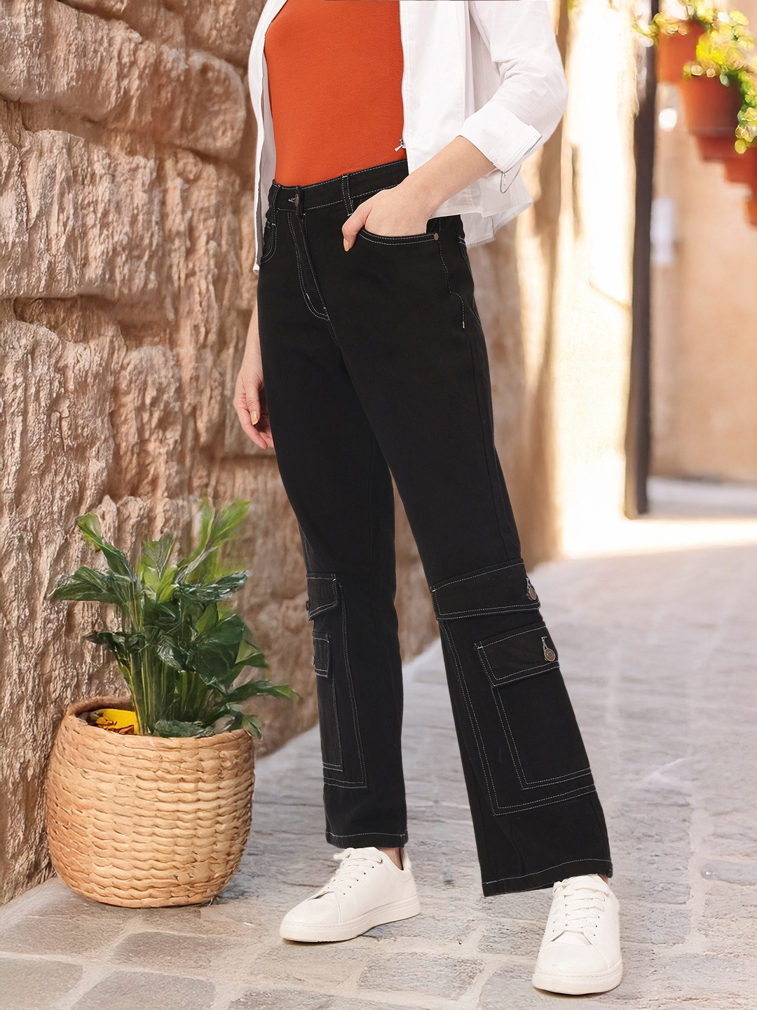 

DressBerry Women Modern Classics Cargo Jeans, Black