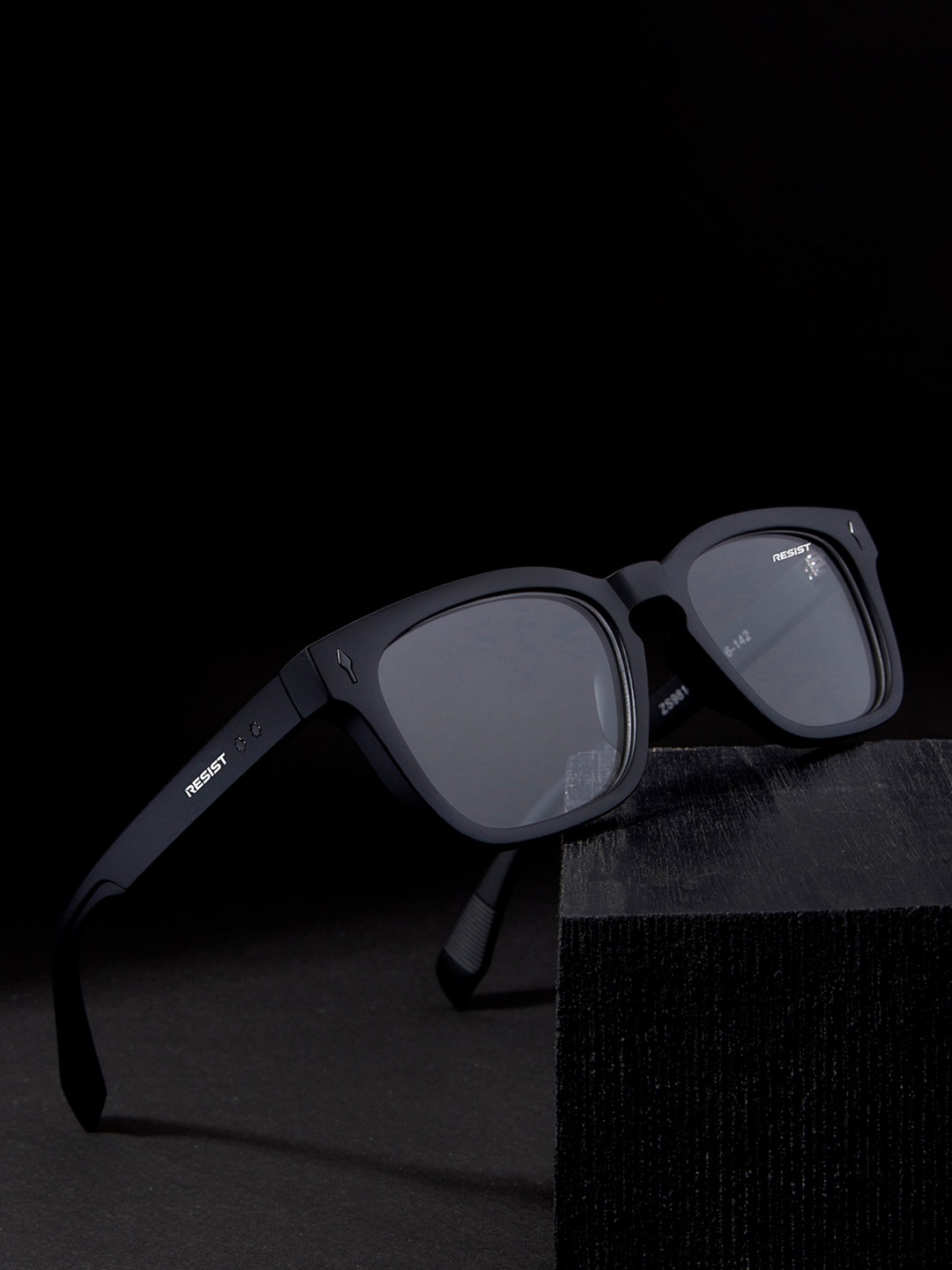 

RESIST EYEWEAR Unisex Wayfarer Sunglasses with UV Protected Lens, Transparent