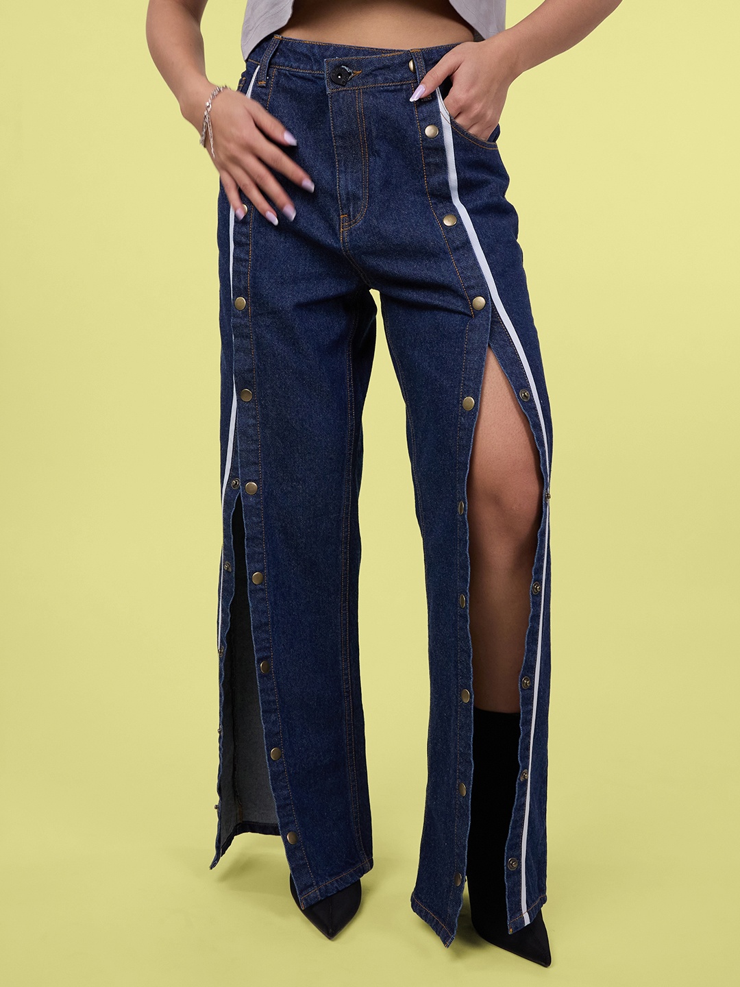 

URA STREET Women Classic Straight Fit High-Rise Highly Distressed Jeans, Blue