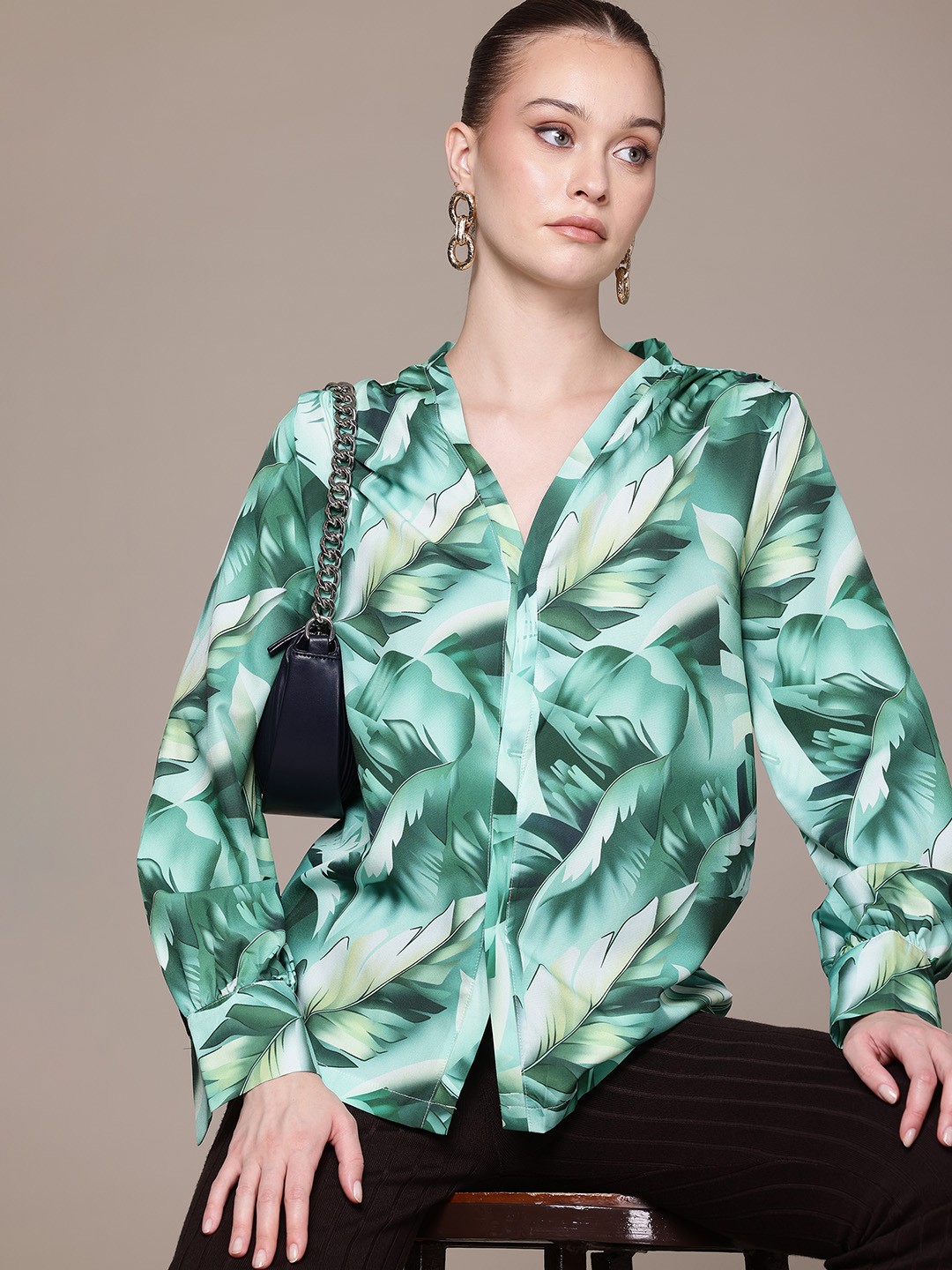 

bebe Vacation Recall Tropical Print Shirt Style Top, Green