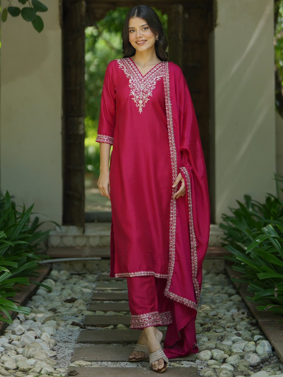 

Libas Floral Yoke Design Zari Work Dobby Weave Straight Kurta With Trouser & Dupatta, Pink
