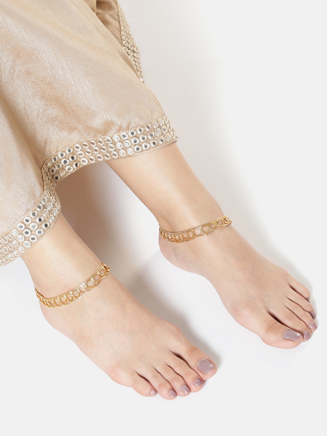 

AARSHVI Set of 2 Gold-Plated Anklets
