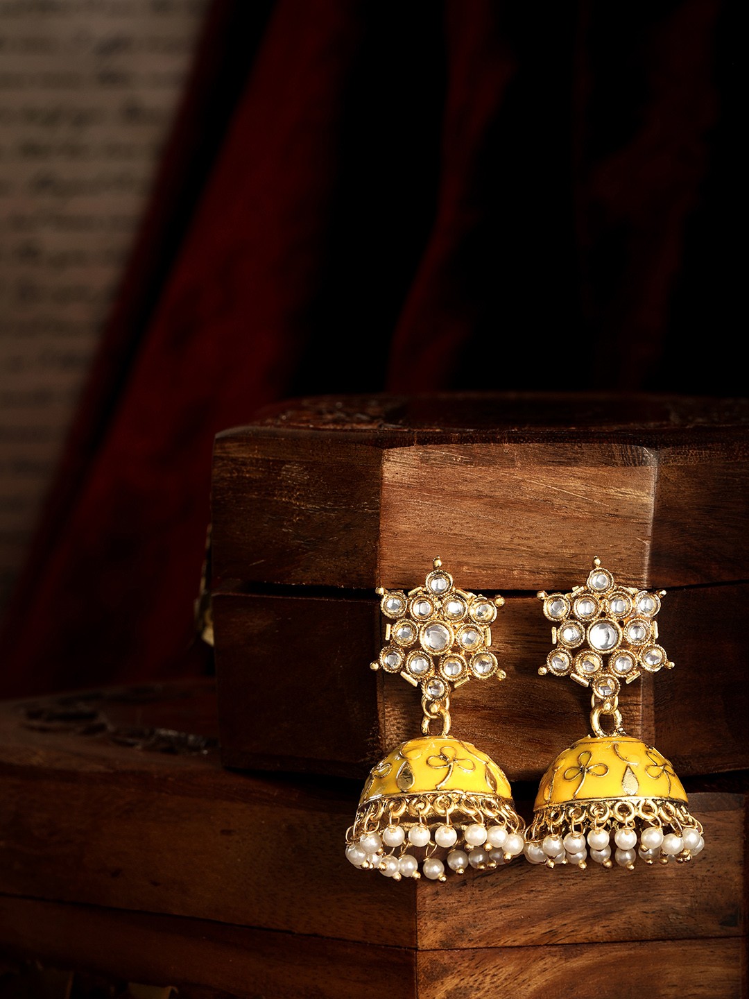 

AARSHVI Gold-Plated Kundan Dome Shaped Jhumkas