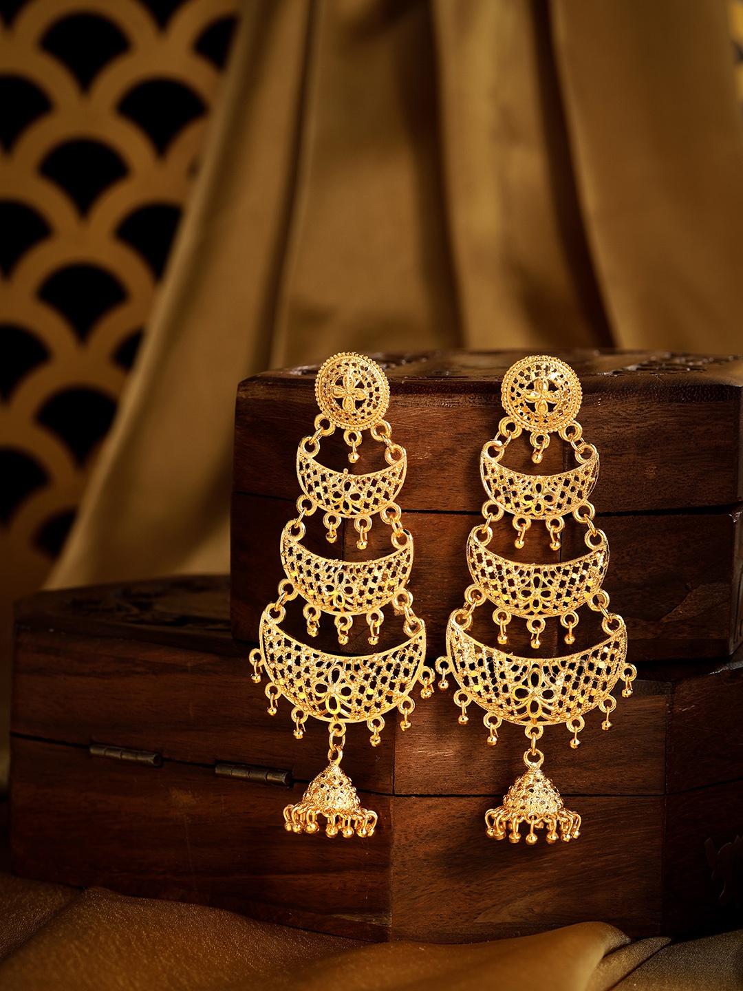 

AARSHVI Gold-Plated Crescent Shaped Chandbalis