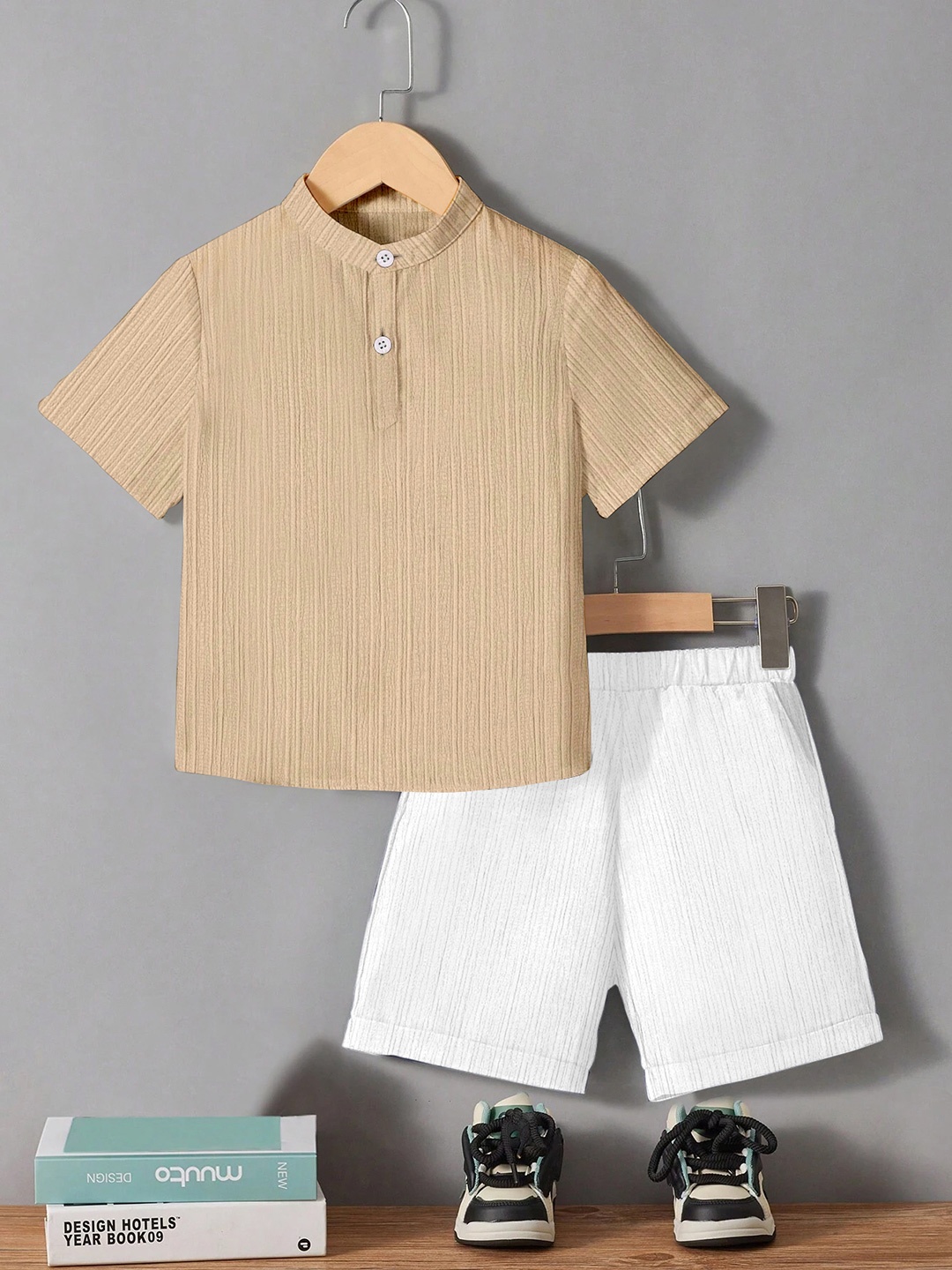 

OMPAX Band Collar T-Shirt With Shorts, Beige