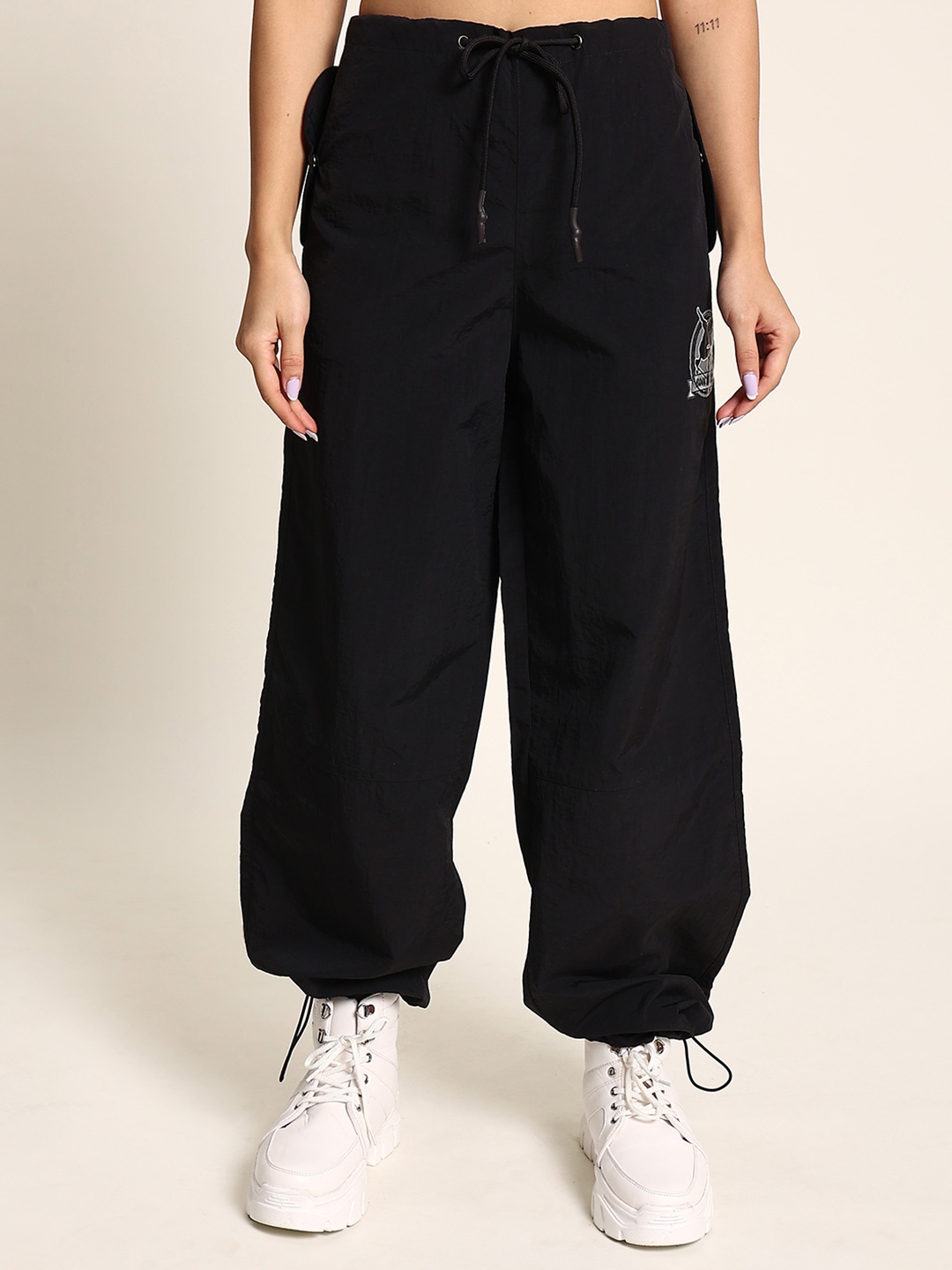 

URA STREET Women Relaxed Loose Fit High-Rise Trousers, Black