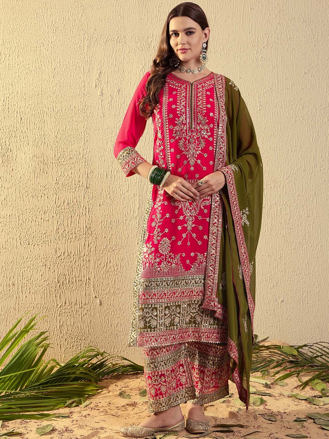 

SERONA FABRICS Floral Embroidered Regular Sequinned Georgette Kurta With Palazzo & Dupatta, Pink