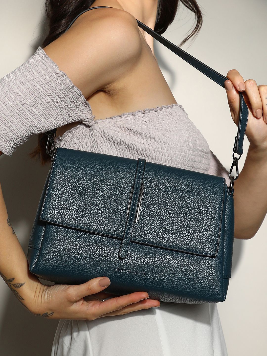 

HAUTE SAUCE by Campus Sutra Leather Structured Sling Bag, Blue