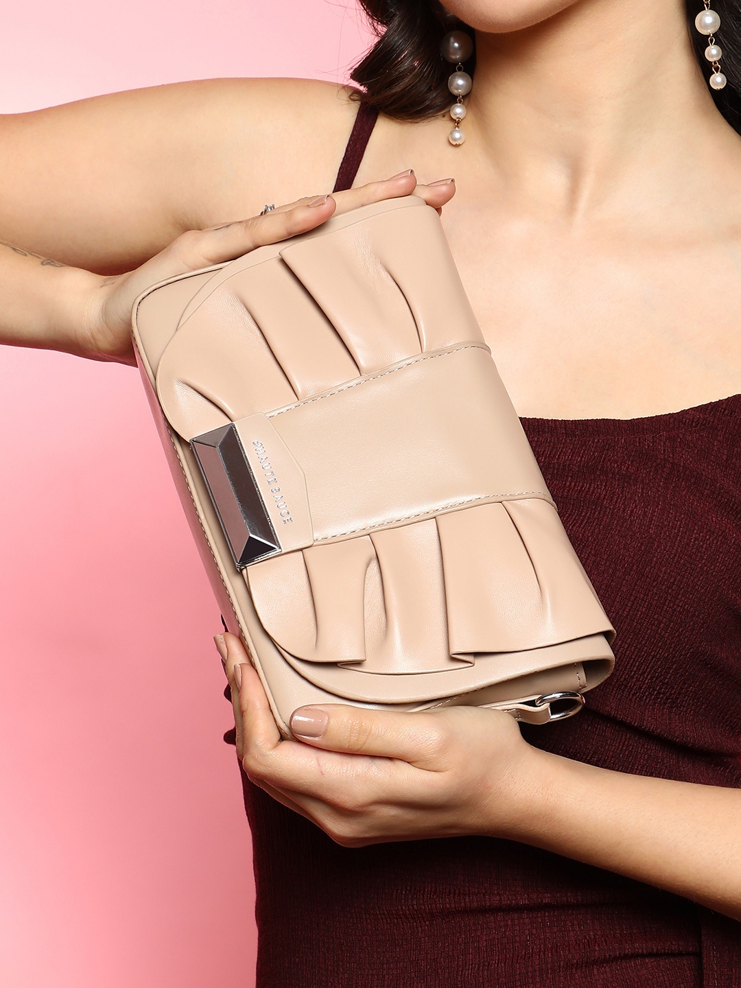 

HAUTE SAUCE by Campus Sutra Leather Bowling Sling Bag, Beige