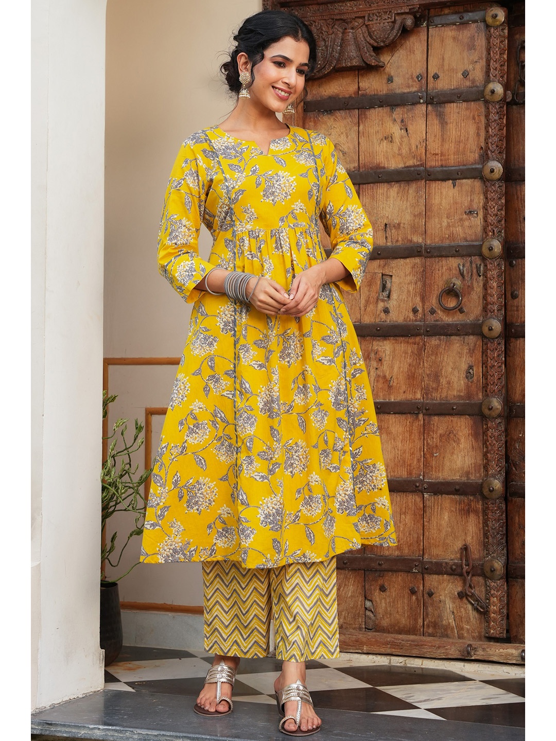 

Aramya Cotton Gold Foil Anarkali Kurta, Yellow