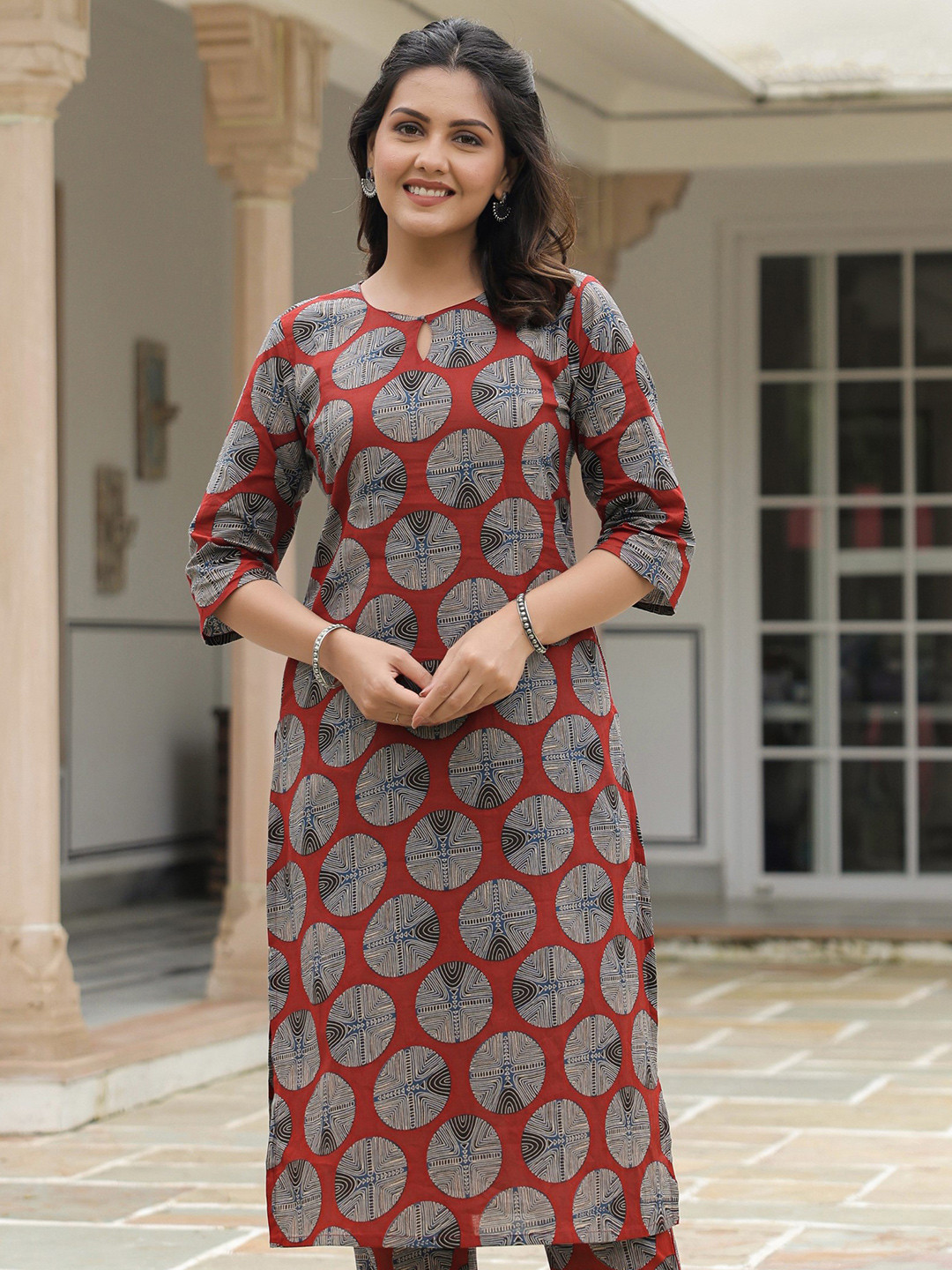 

Aramya Cotton Abstract Straight Kurta, Red