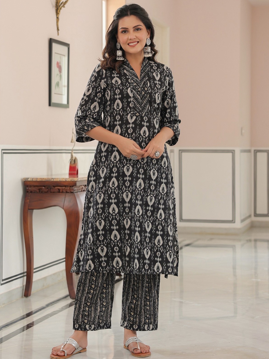 

Aramya Cotton Ikat Straight Kurta, Black