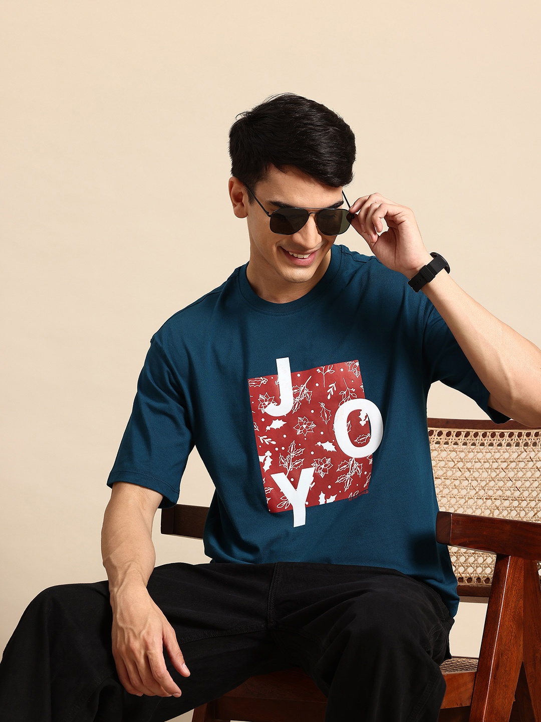 

Mast & Harbour Men Typography Printed Drop-Shoulder Sleeves T-shirt, Navy blue