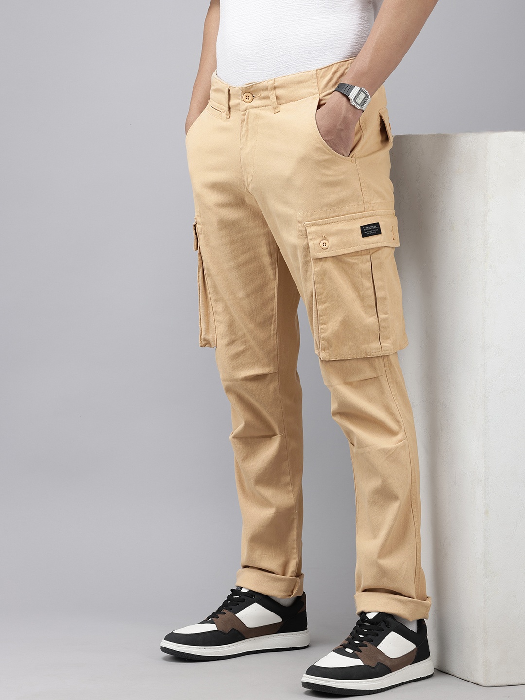 

SPYKAR Men Cargos Trousers, Beige