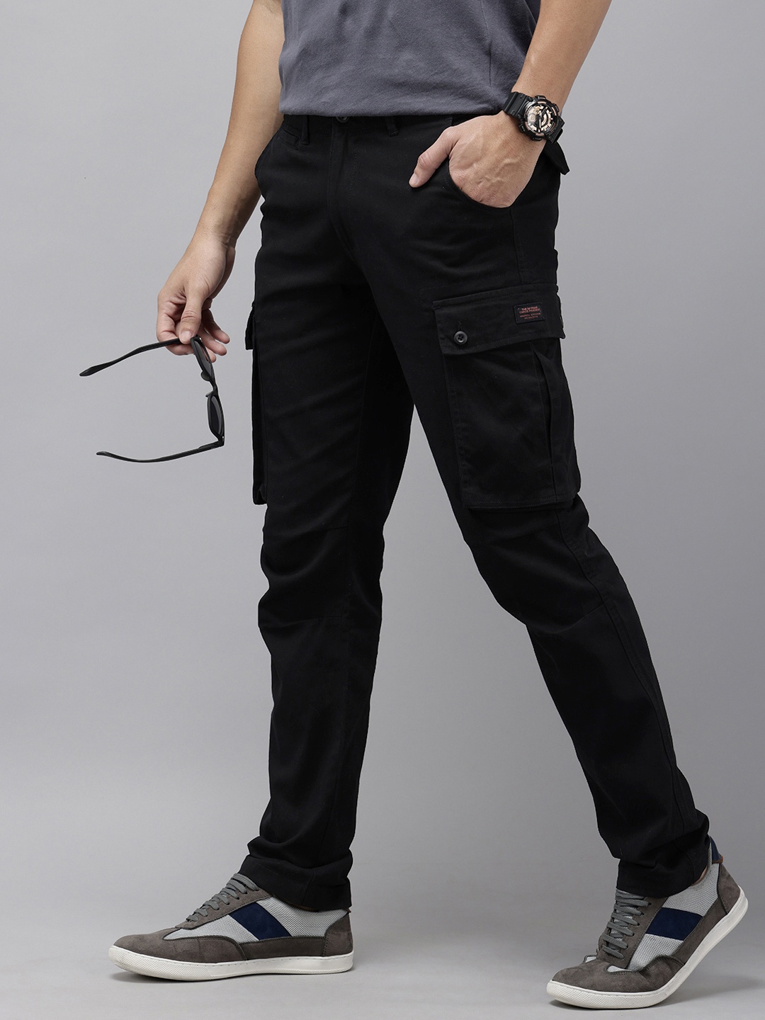 

SPYKAR Men Cargo Trousers, Black
