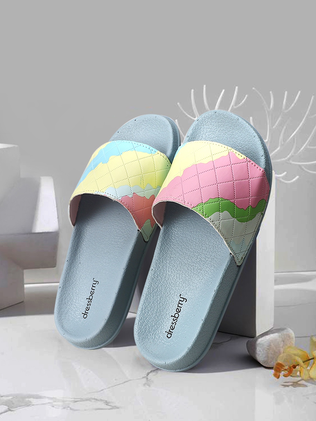 

DressBerry Women Colourblocked Sliders, Blue