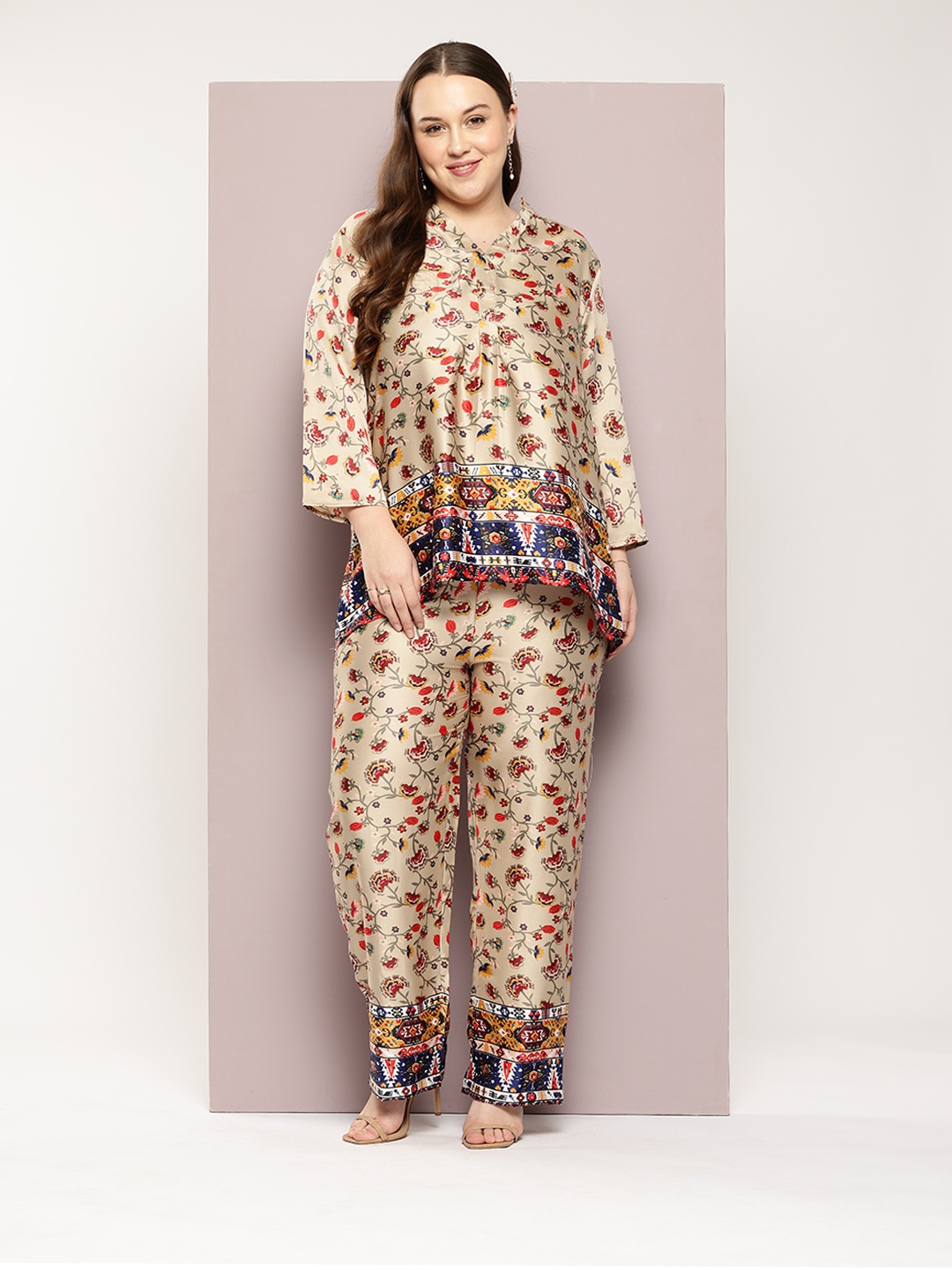 

Qurvii+ Plus Size Floral Printed Top With Trousers, Beige