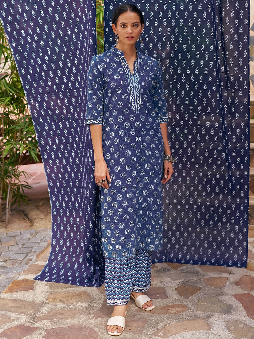 

Libas Floral Printed Mandarin Collar Cotton Straight Kurta, Blue