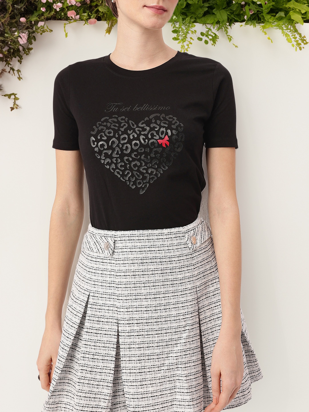 

DressBerry Soft Charm Graphic Printed T-shirt, Black