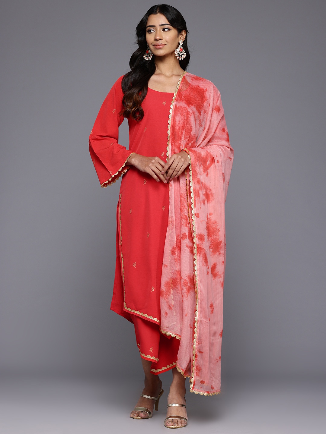 

Ahalyaa Floral Printed Gotta Patti Kurta With Palazzos & Dupatta, Red