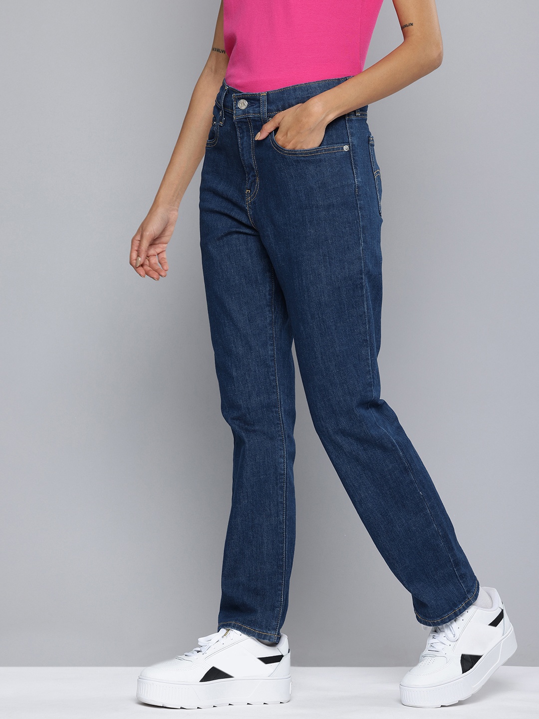 

Levis Women 724 Slim Straight Fit High-Rise Light Fade Stretchable Jeans, Blue