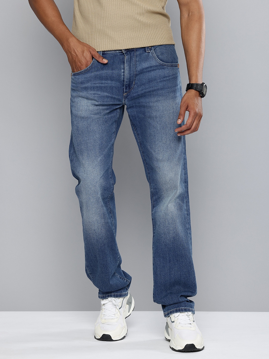 

Levis Men 513 Slim Straight Fit Heavy Fade Stretchable Jeans, Blue