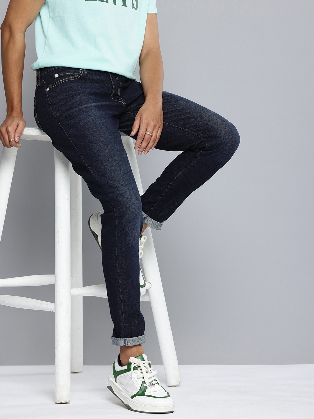 

Levis Women 711 Skinny Fit Light Fade Stretchable Jeans, Blue