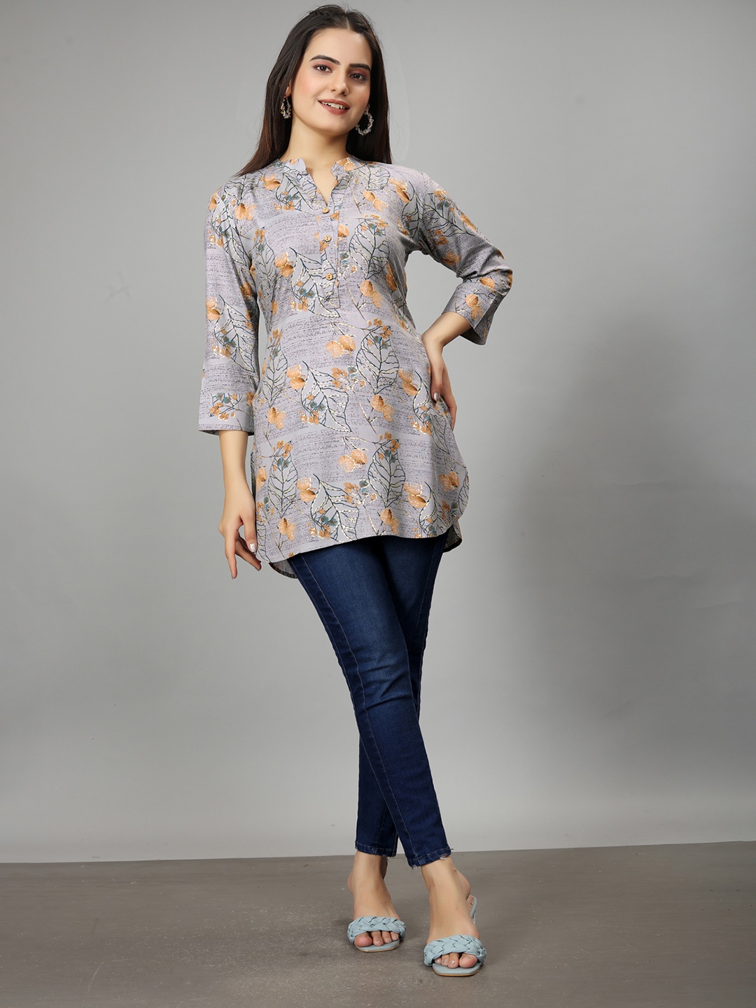 

SARRAS Printed Straight Kurti, Grey