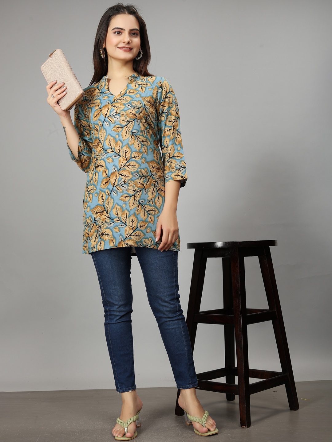 

SARRAS Floral Printed Straight Kurti, Blue