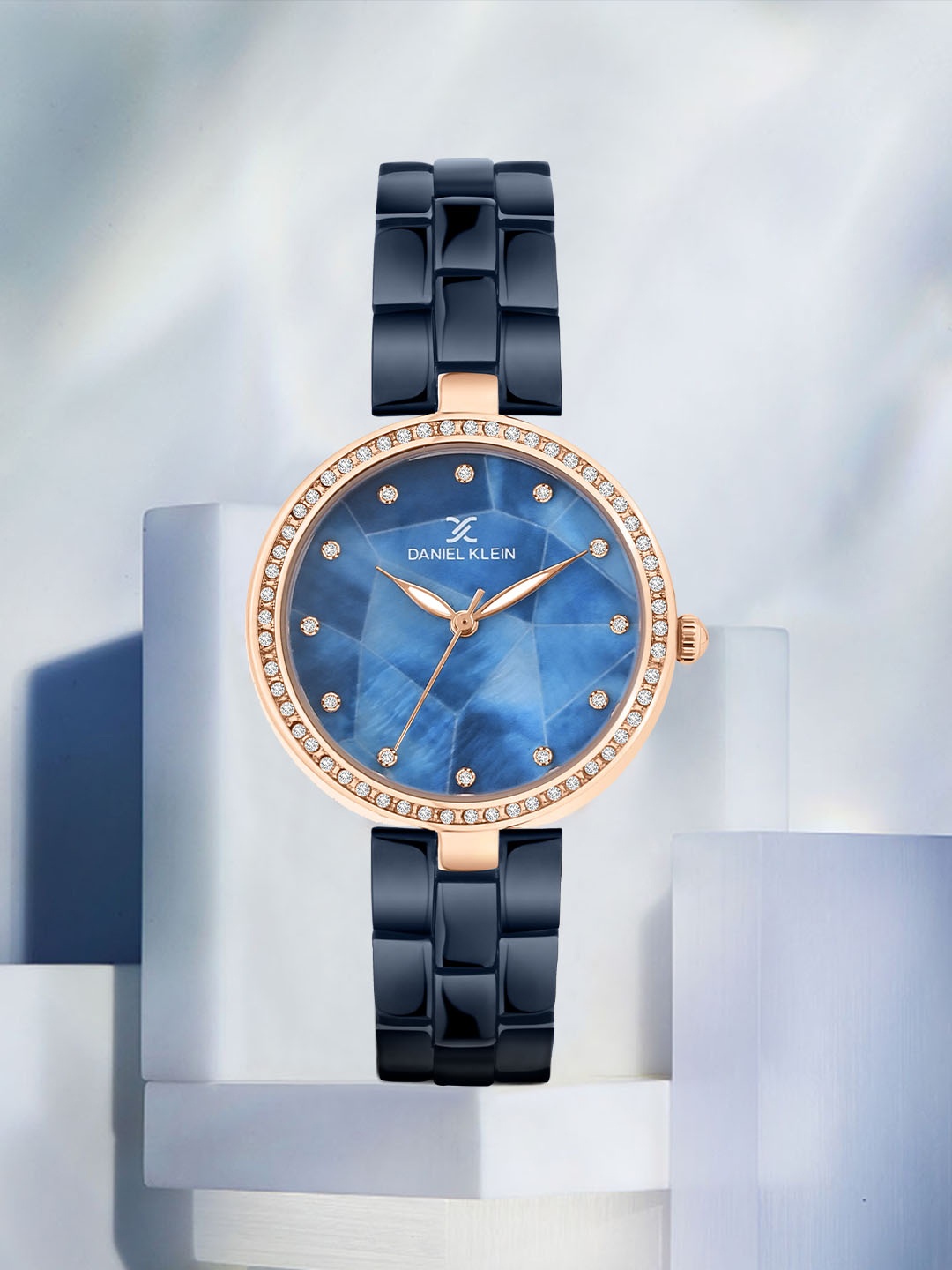 

Daniel Klein Women Dial & Stainless Steel Bracelet Style Straps Analogue Watch DK.1.14019-3, Blue