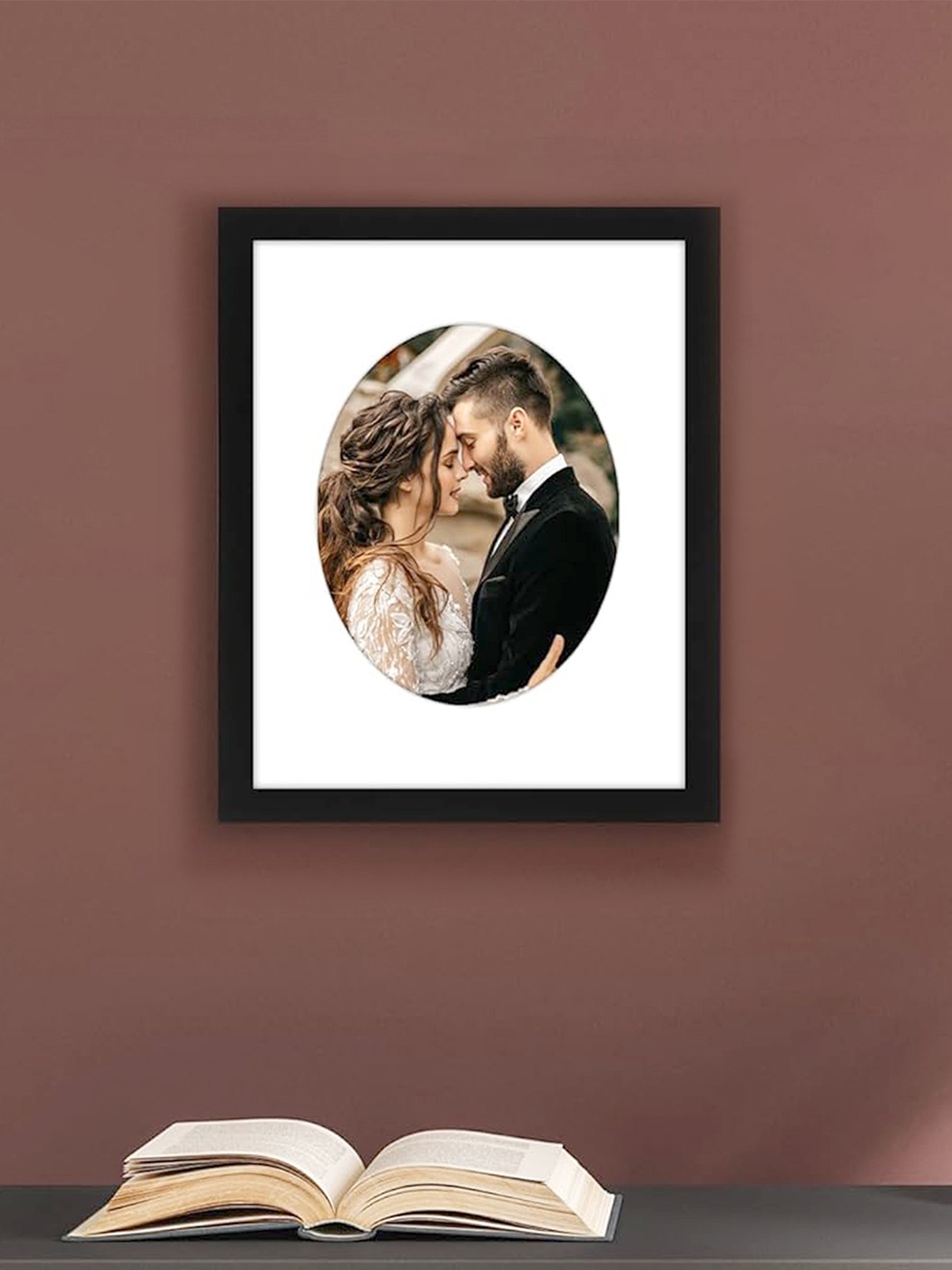 

Art Street Black and White 1 Piece Oval Wall Photo Frames