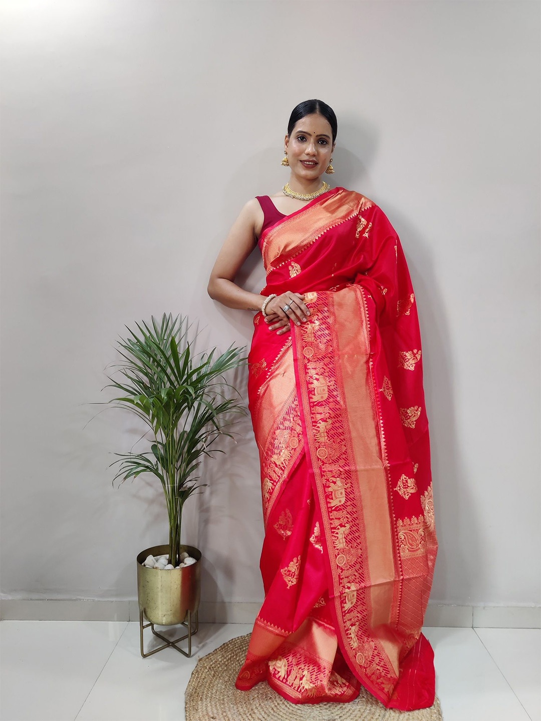 

Aika Woven Design Zari Pure Silk Banarasi Saree, Red