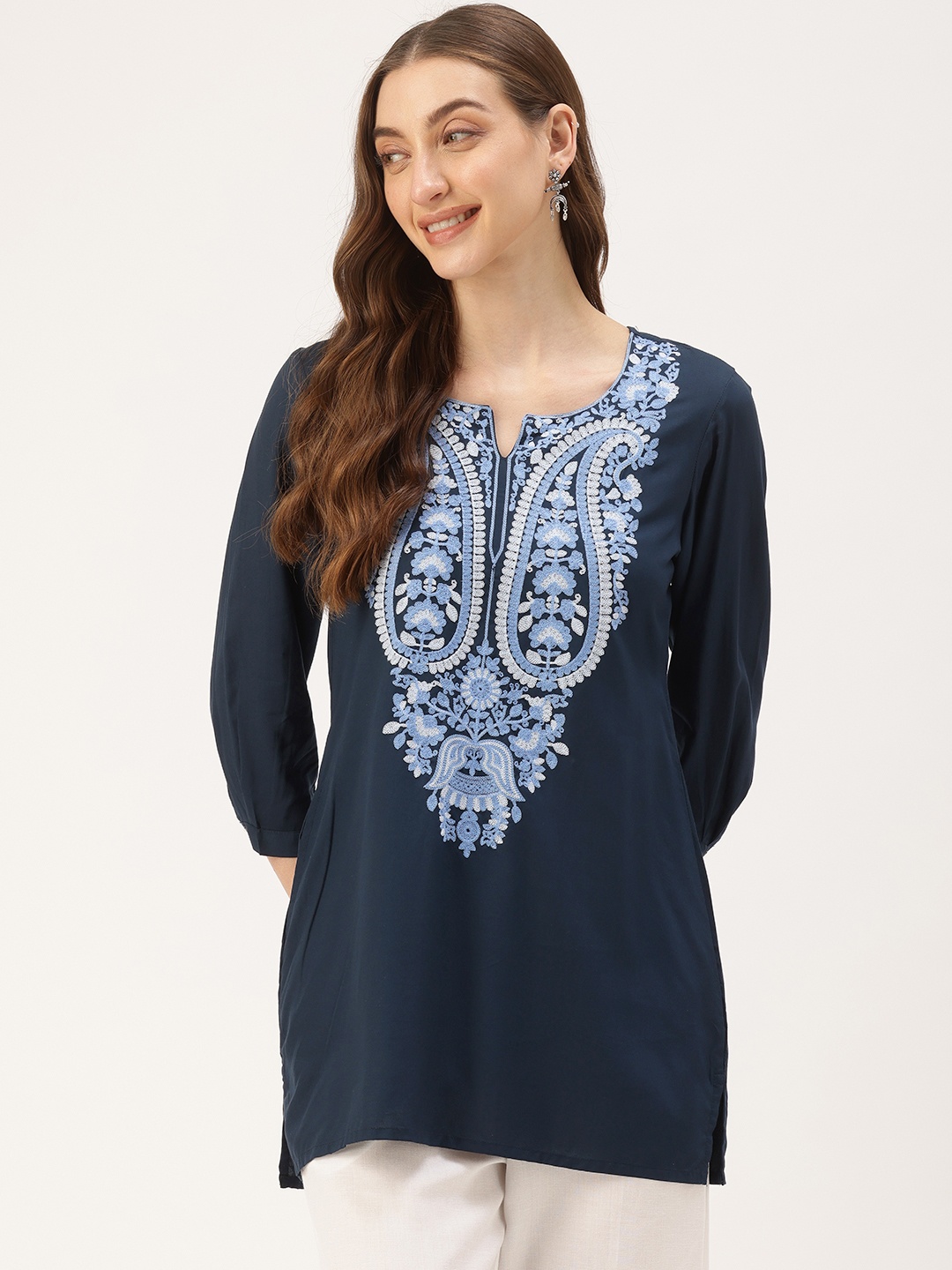 

AMUKTI Women Ethnic Motifs Embroidered Tunic, Navy blue